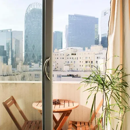 Bright Through Nest With View On La Defense